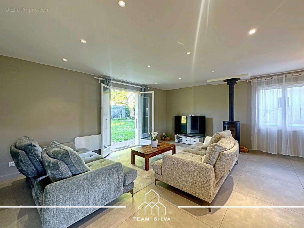 Maison à SAINT-GENIS-LAVAL