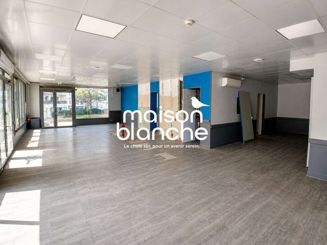 Appartement 585 m² à Parthenay  - photo 3