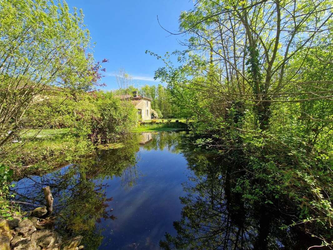 Maison à VIC-FEZENSAC