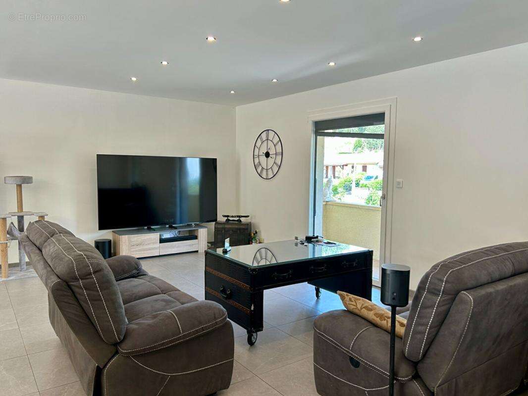 A vendre, superbe maison de 170m² sur les hauteurs de Chancelade 24650 - photo 2