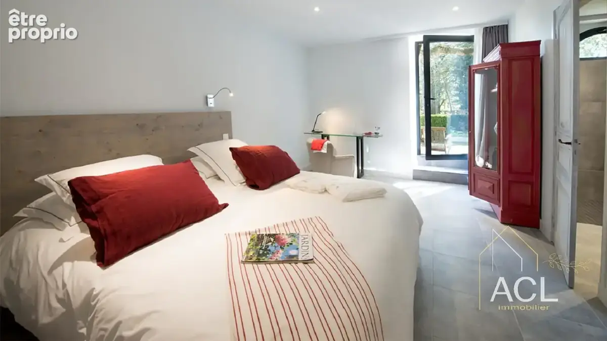 Maison en pierre rénovée avec espace bien-être et terrain constructible - photo 10