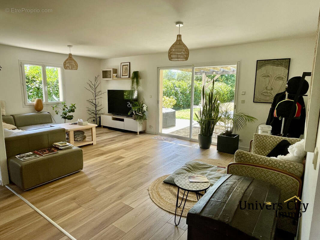 Maison 157 m² à Saint-Colomban  - photo 3