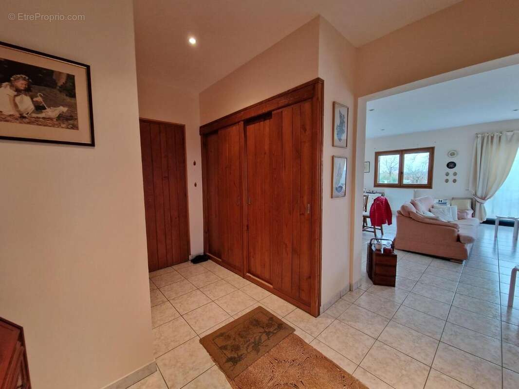 Maison 3 chambres avec grand terrain, piscine et Belle Vue. - photo 8