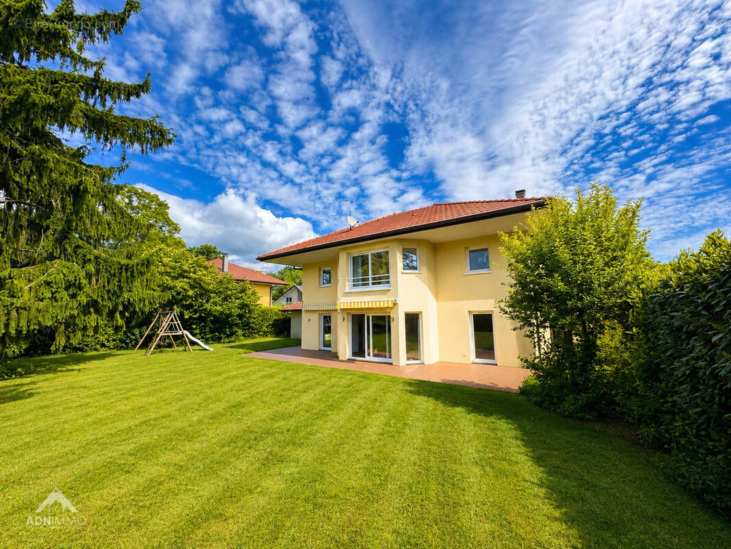 Maison à SAINT-GENIS-POUILLY