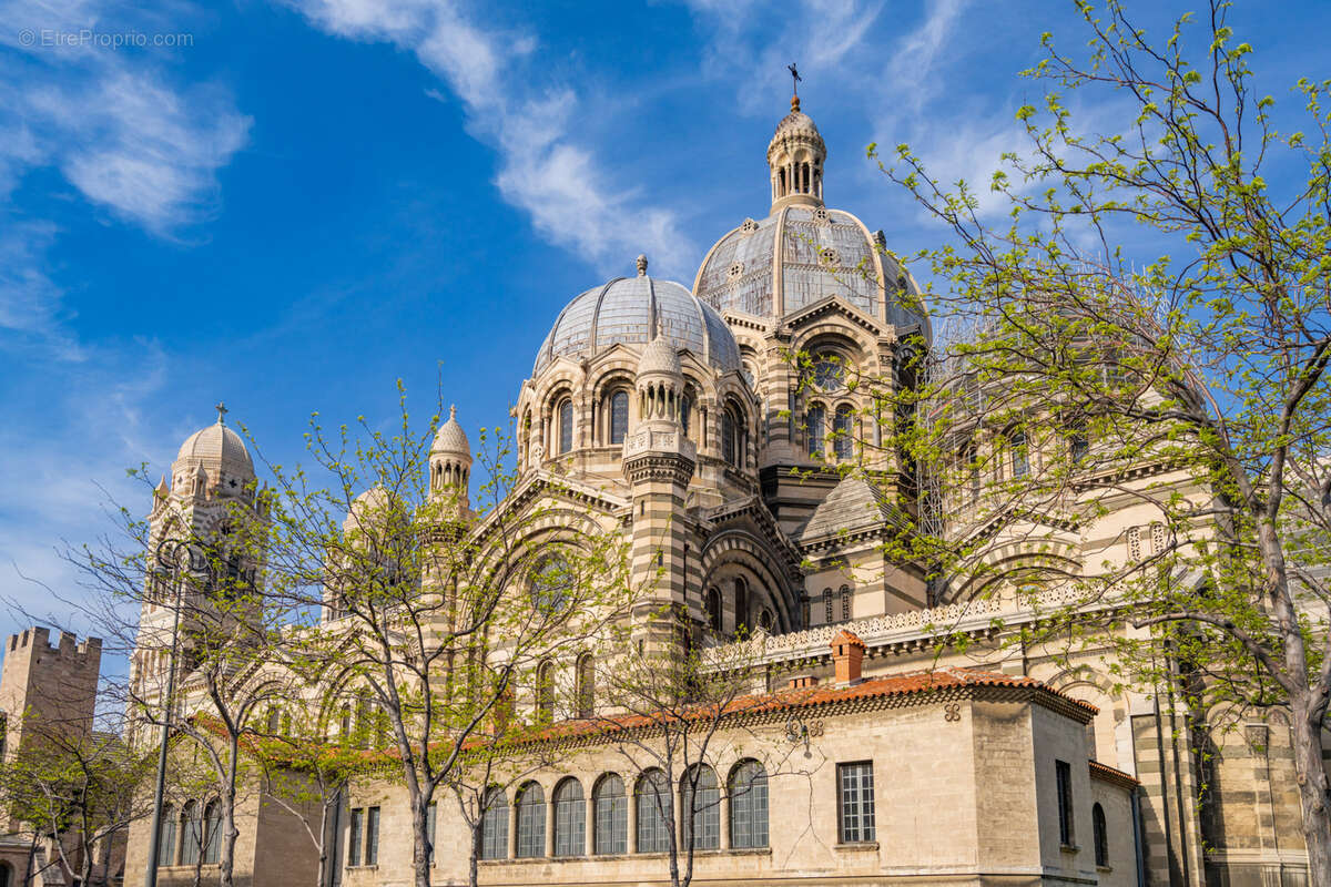 Appartement à MARSEILLE-2E