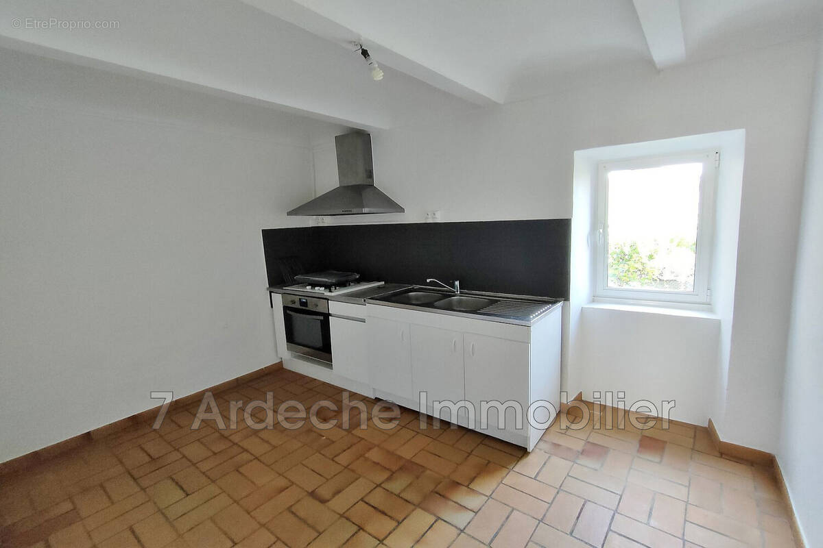 Maison à VILLENEUVE-DE-BERG