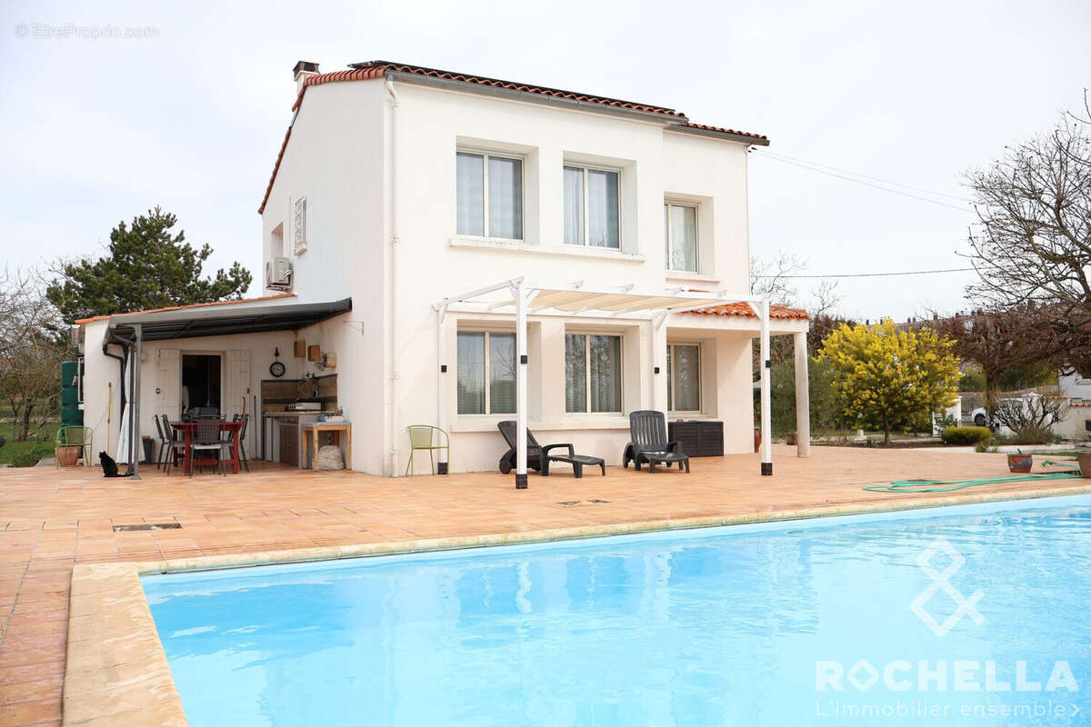 Maison à SAINT-JEAN-D'ANGELY