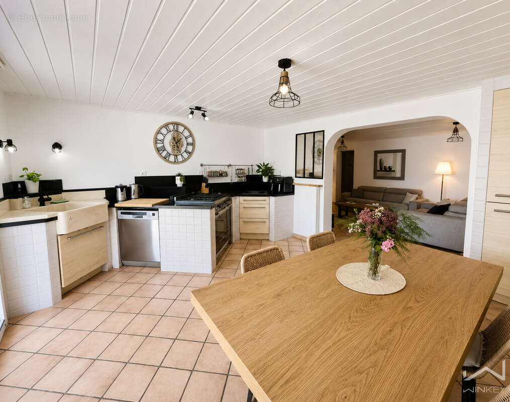 Maison à LA GARDE-ADHEMAR
