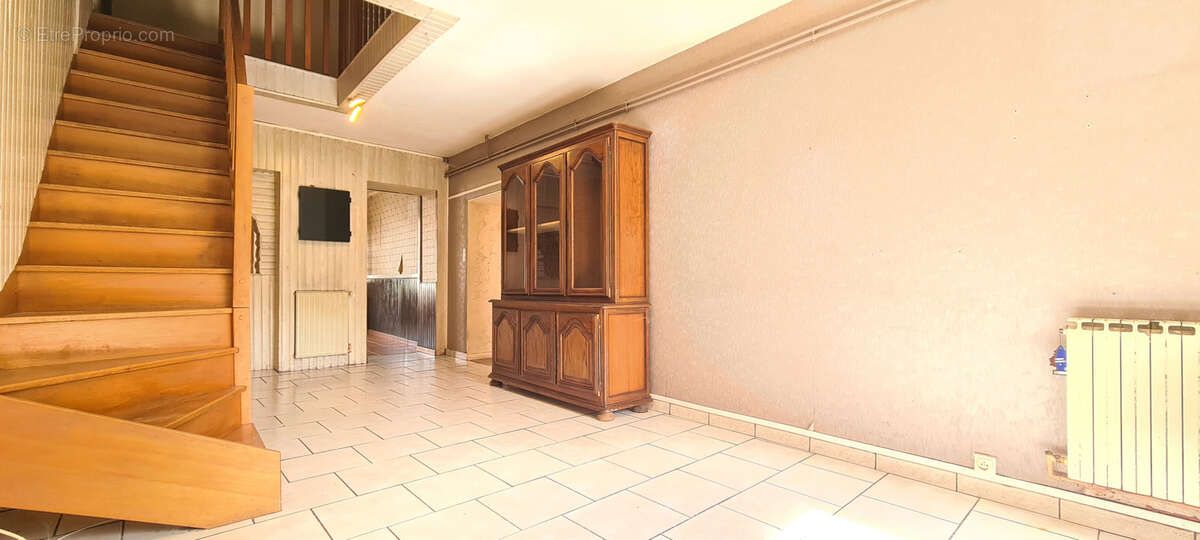 Maison à LINY-DEVANT-DUN