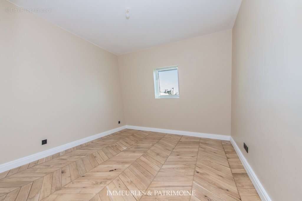 Appartement à PARIS-8E
