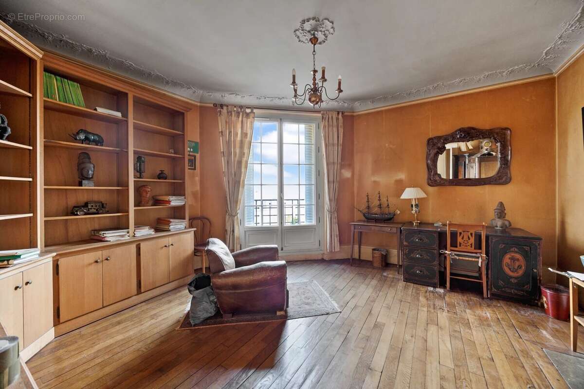 Appartement à COURBEVOIE