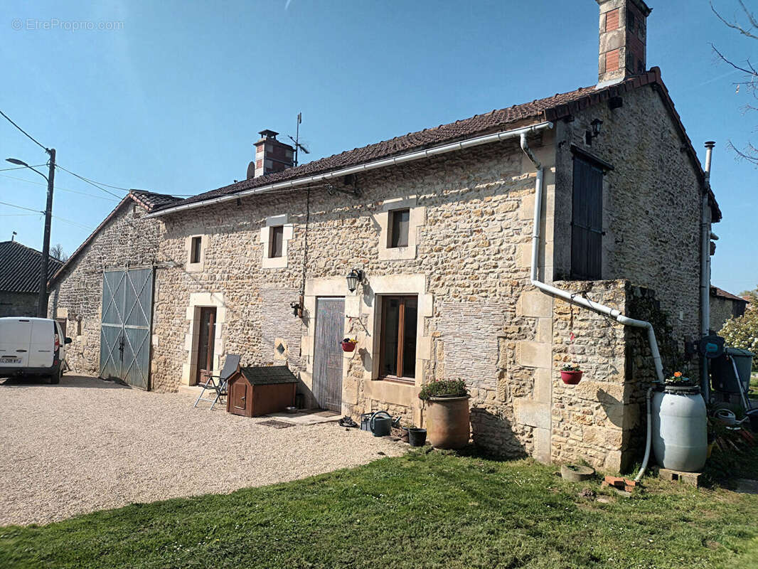 Maison 140m² à valence-en-poitou - photo 17