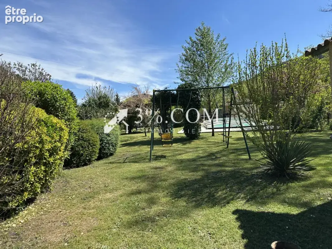 Maison plain pied avec véranda, garage, piscine et jardin at - photo 3