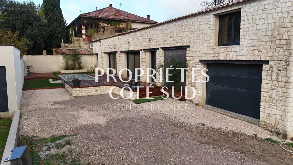 Maison à LAUDUN-L&#039;ARDOISE