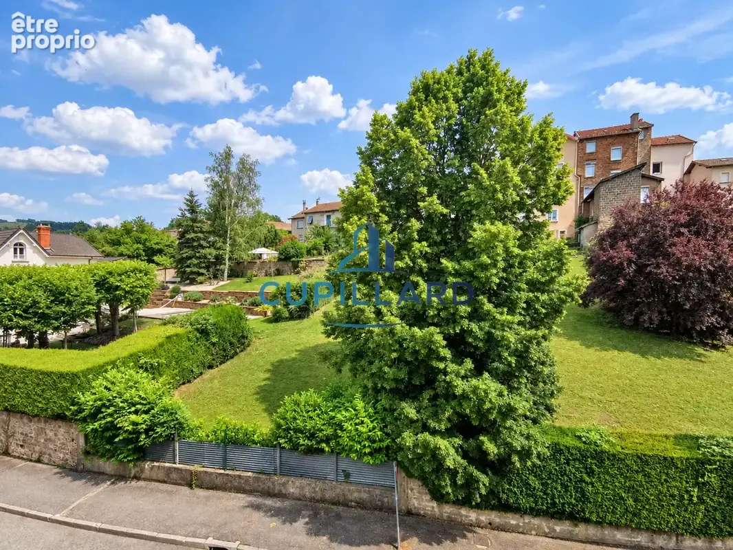 Appartement à COURS-LA-VILLE