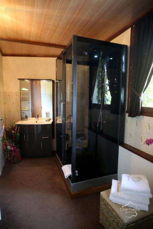 Commerce à MEZIERES-SUR-OISE