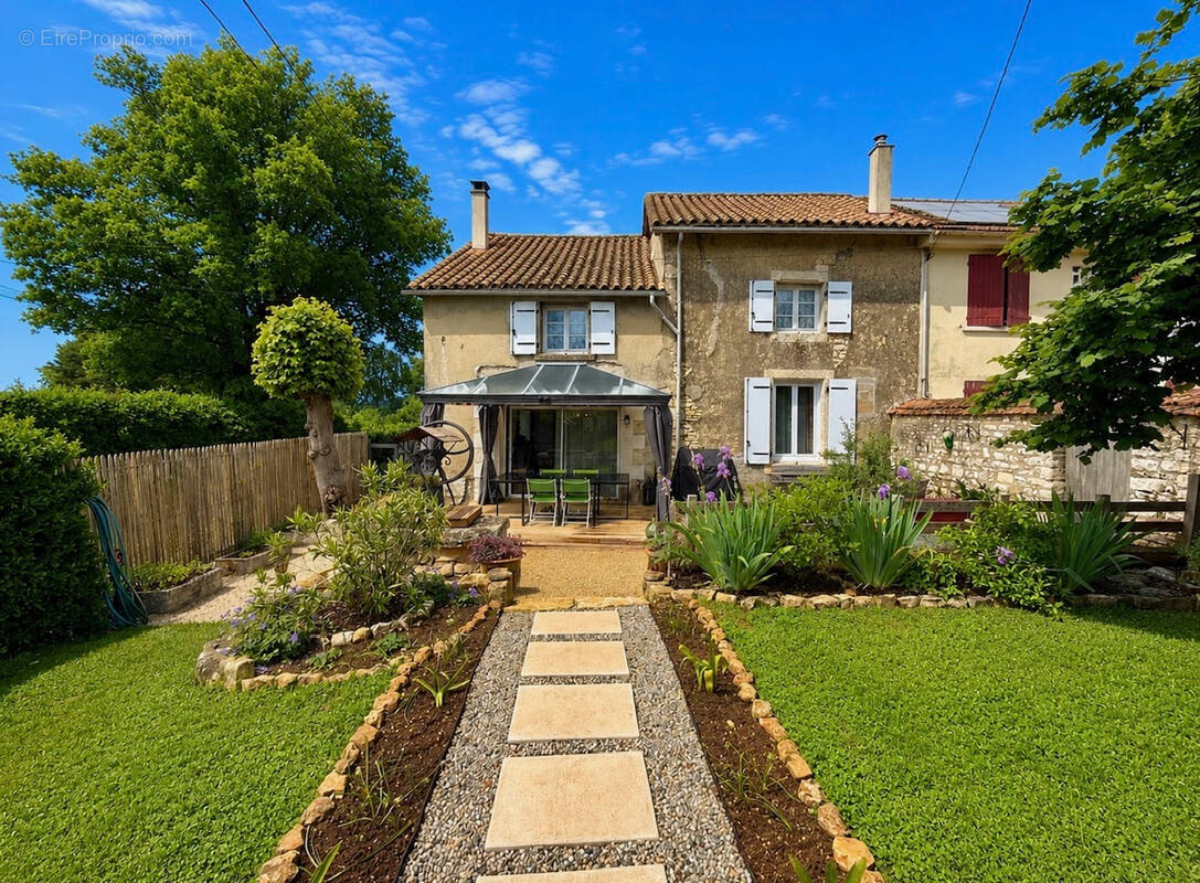 Maison à PAMPROUX