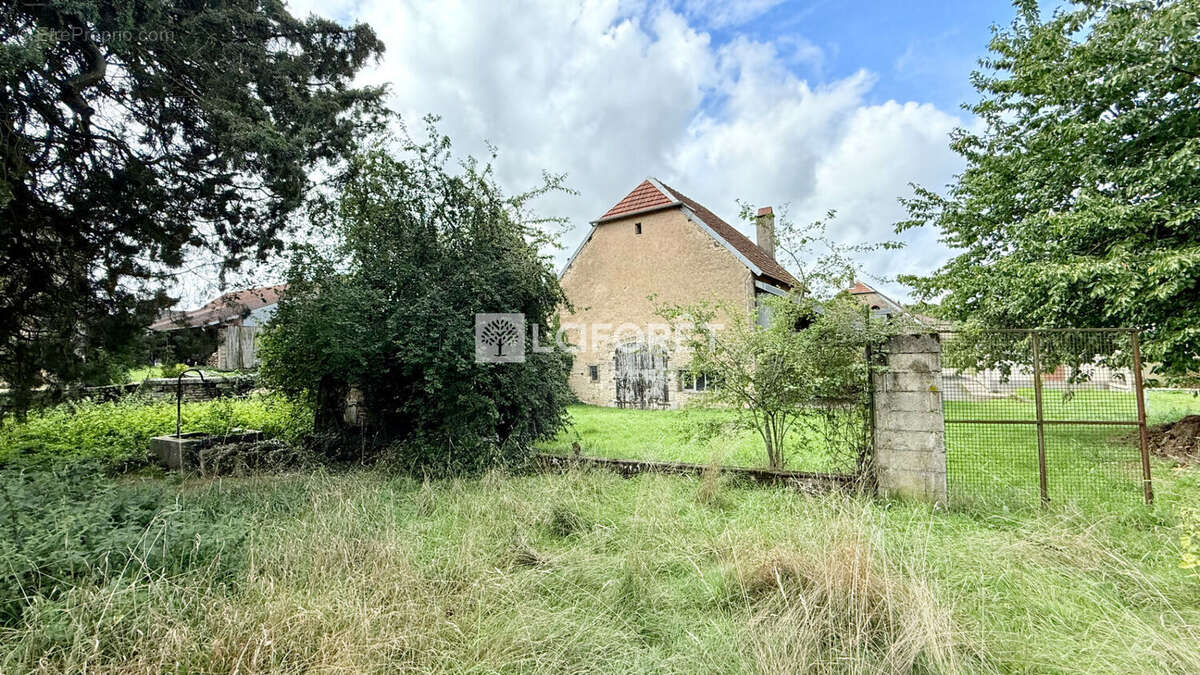 Maison à CHAUMERCENNE
