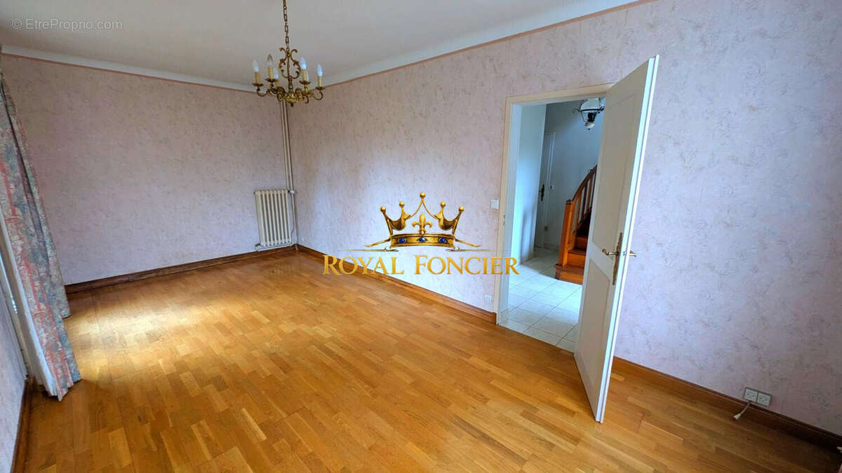 Maison 82 m² à Descartes  - photo 4