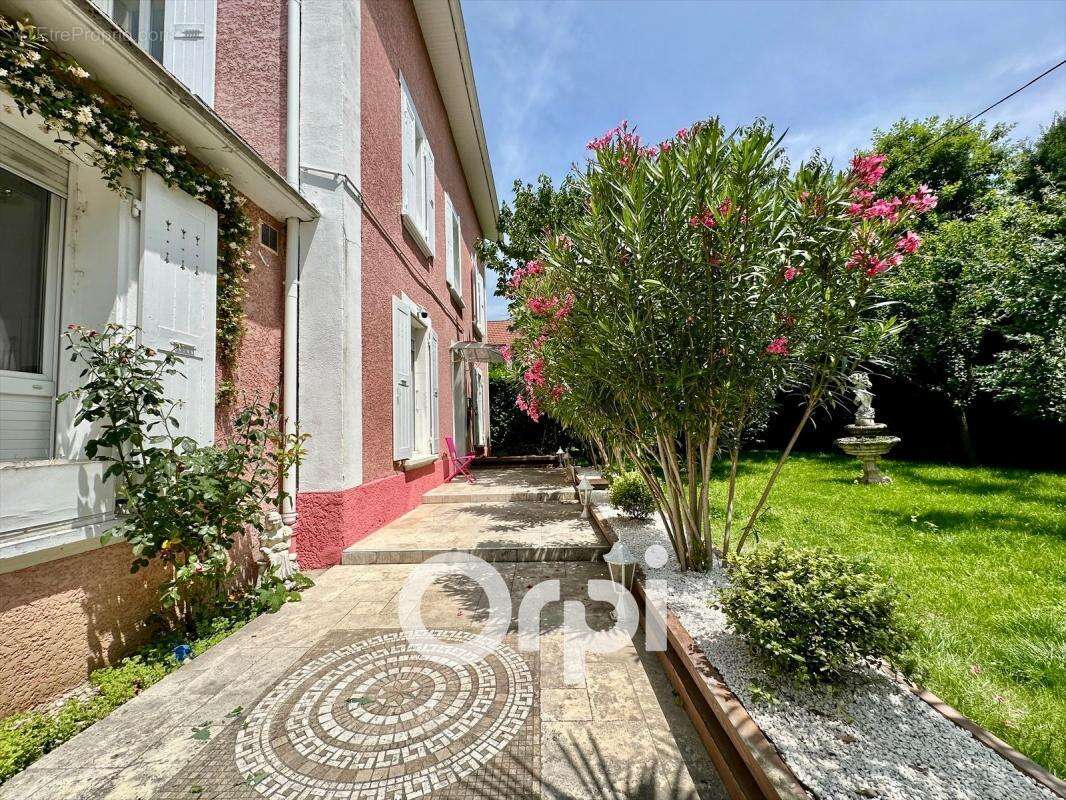 Maison à VILLARD-BONNOT