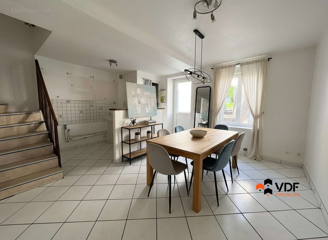 Maison à RENAISON
