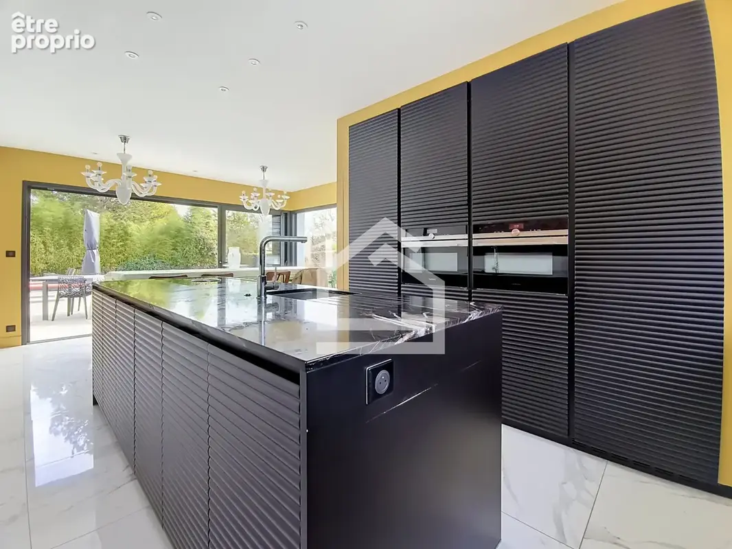 Le Haillan /  Propriété contemporaine de 260m2 aux volumes exceptionnels, piscine et intimité absolue - photo 6