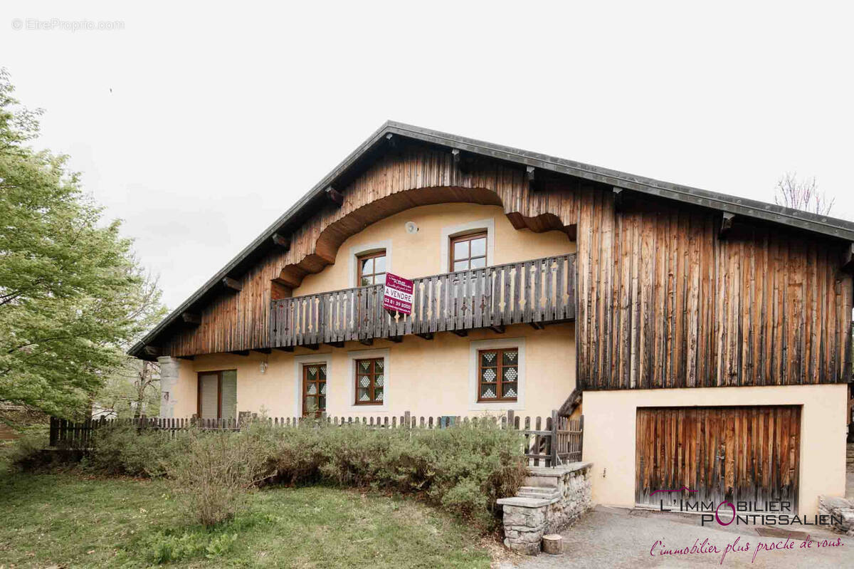 Maison à MAISONS-DU-BOIS-LIEVREMONT