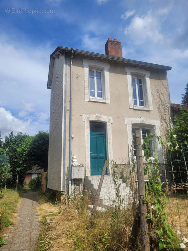 Ensemble immobilier à LIMOGES comprenant deux maisons (une louée et une vide) sur une belle parcelle de 840 m2. - photo 6