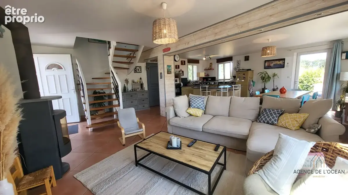 Maison à vendre à Le Palais : vue dégagée, terrain de 1 800 m² et suite parentale - photo 2