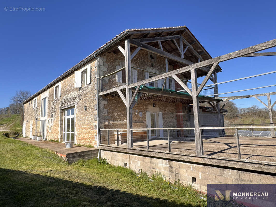 Maison à JUILLAGUET