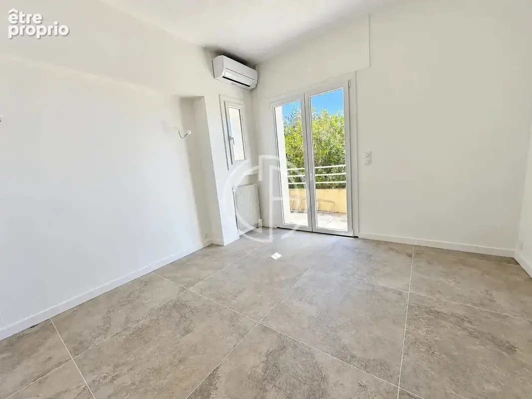 CANNES CENTRE - Superbe appartement 4 pièces avec terrasse - photo 7