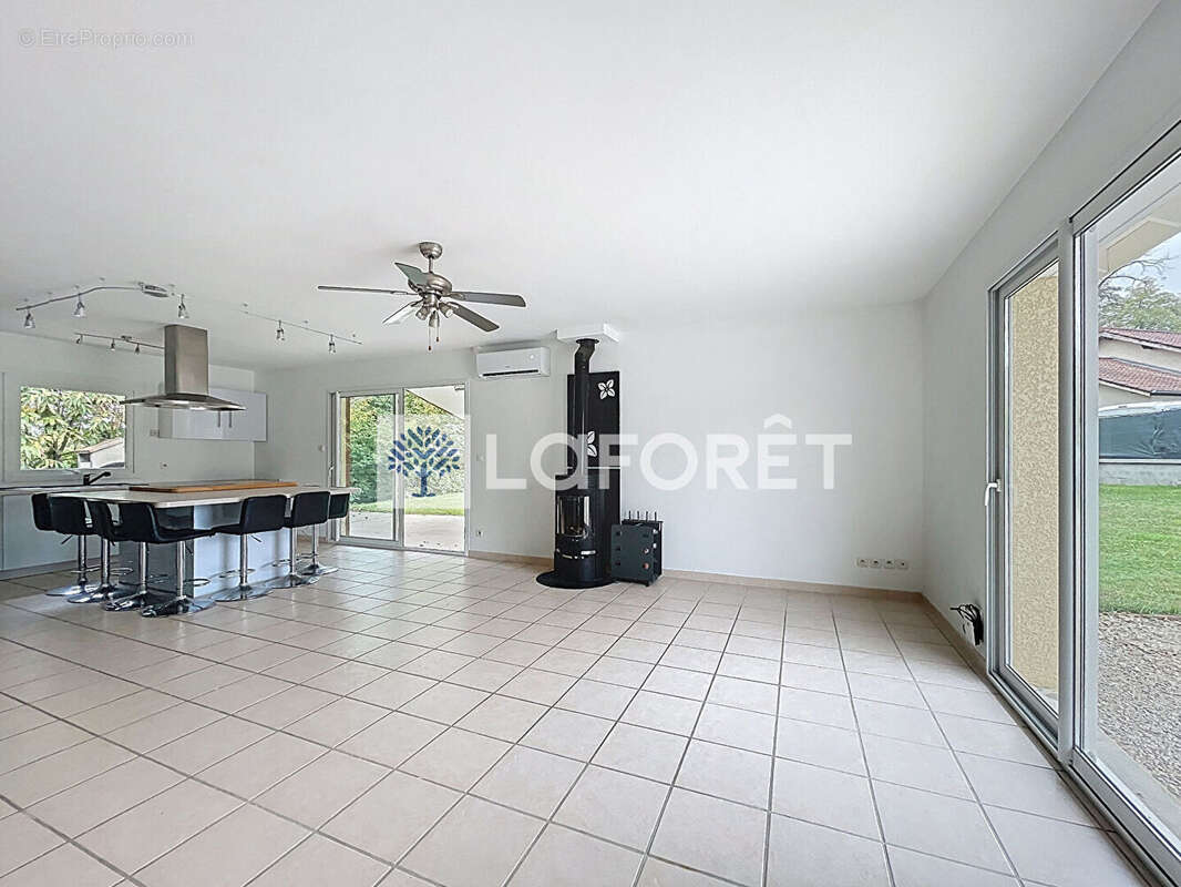 Maison à SAINT-DIDIER-DE-LA-TOUR