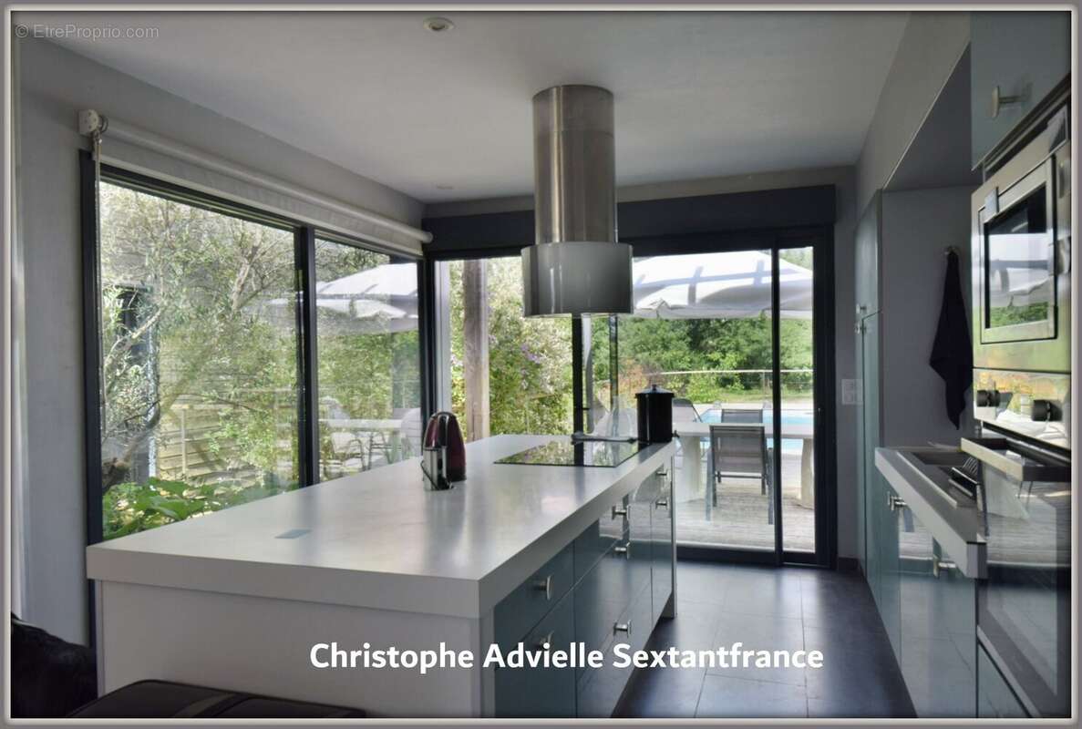 Villa d'architecte ossature bois, plain pied , 4 chambres , piscine, garage et atelier sur 1,6 Ha - photo 4