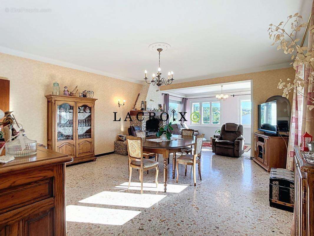 Maison à PERNES-LES-FONTAINES