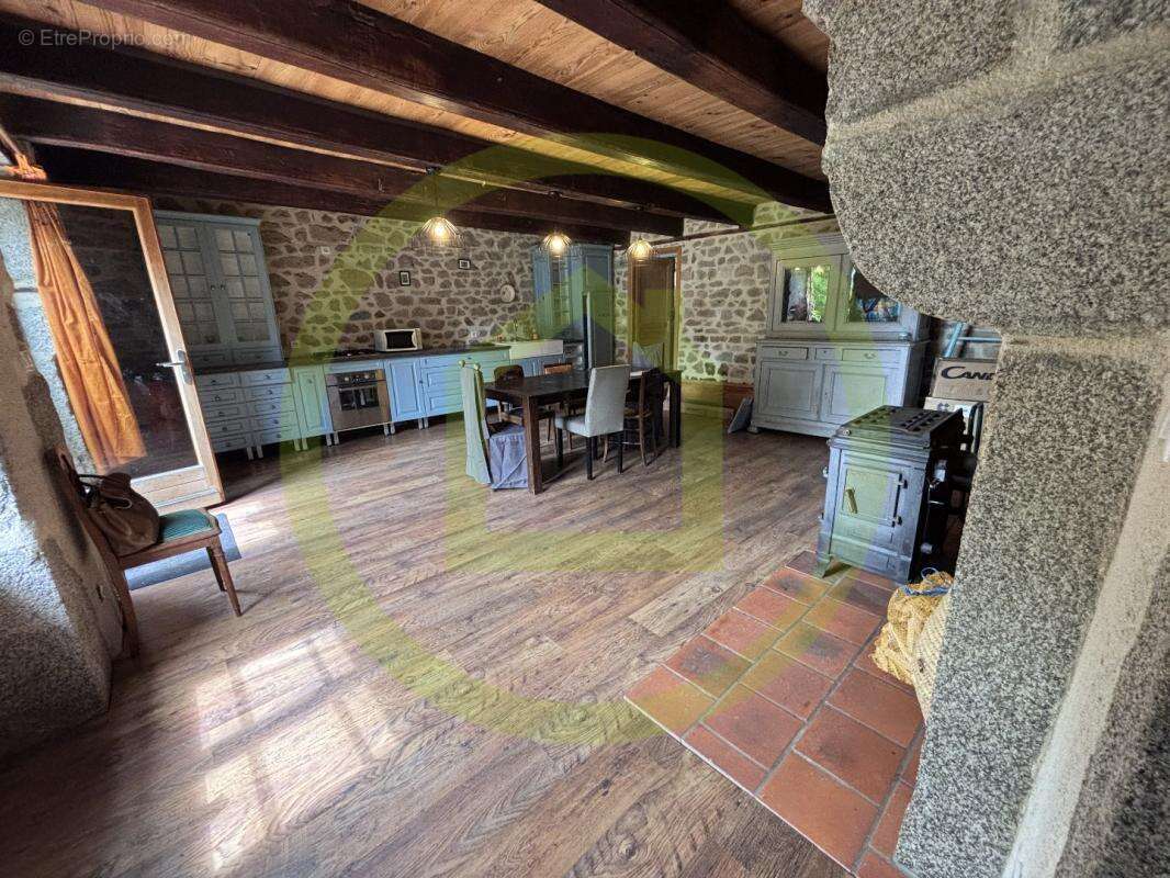 Maison à MERINCHAL