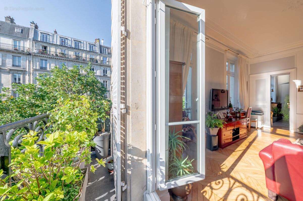 Appartement à PARIS-11E