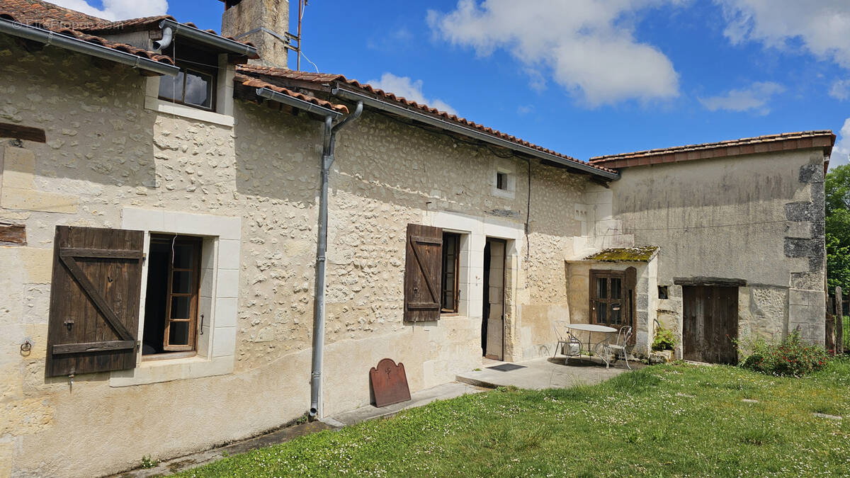 Maison à MONTAGRIER