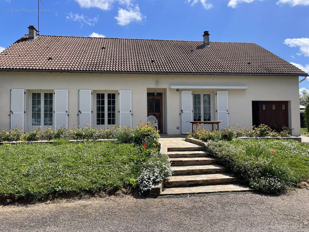 Maison à NEUVIC-ENTIER