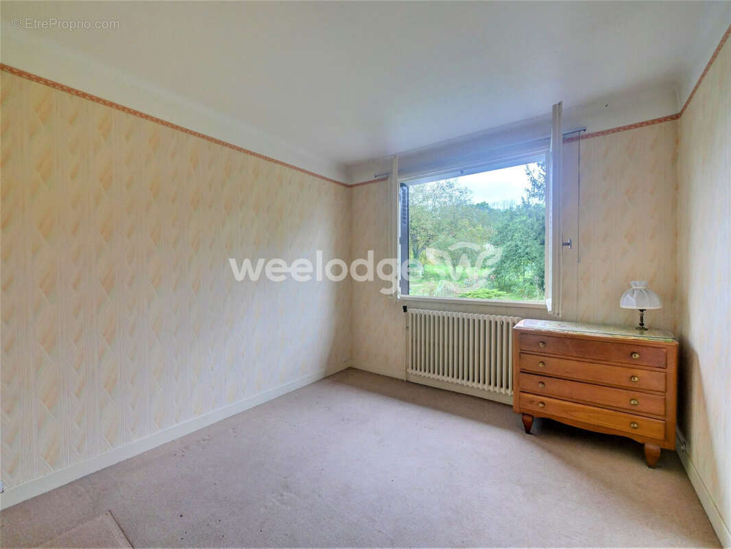 Maison à SAINT-THIBAULT-DES-VIGNES