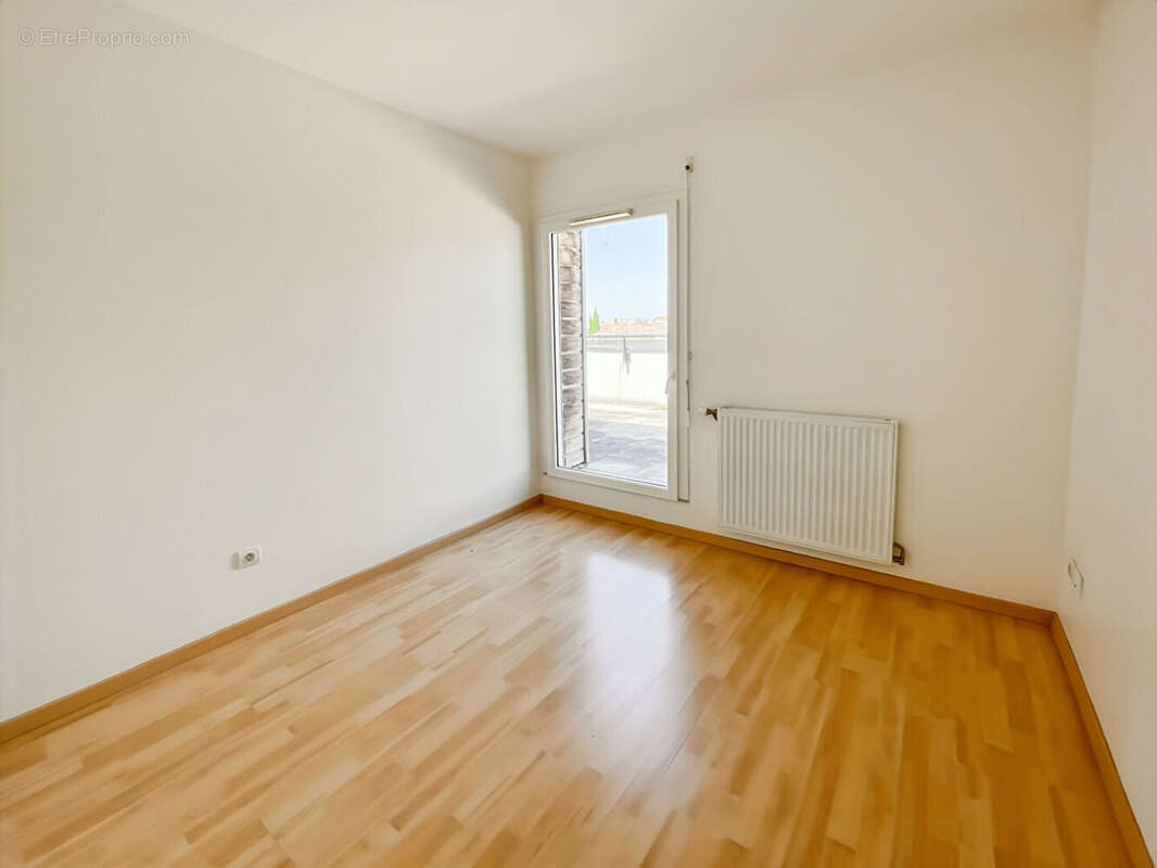 DERNIER ETAGE 3 terrasses Plein centre - photo 10