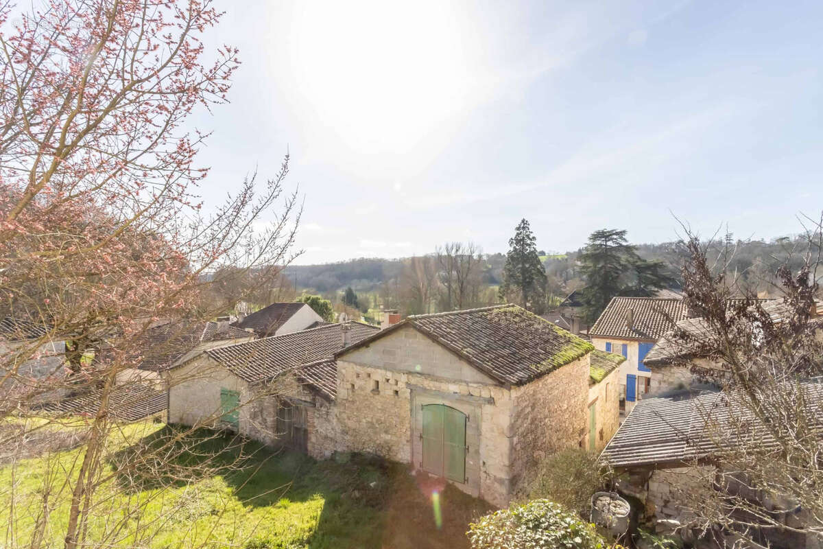 Ruin to renovate in a village - photo 3