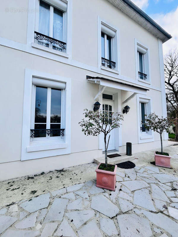 Maison à CLAYE-SOUILLY
