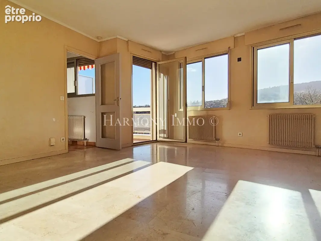 Grand studio de 40 m2 avec jolie vue à Fontaines Hyper Centre - photo 2