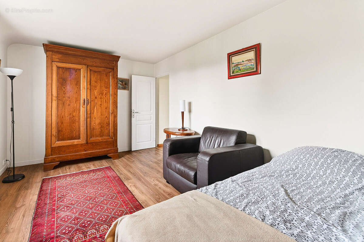 LES LOGES-EN-JOSAS - BELLE MAISON  200M2 sur un terrain arobiré de 1223m2 - photo 7