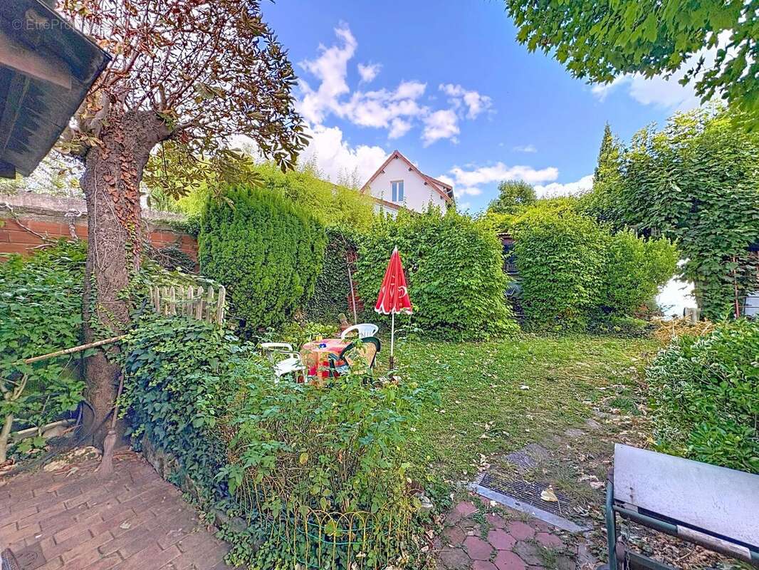 Terrain à L&#039;HAY-LES-ROSES