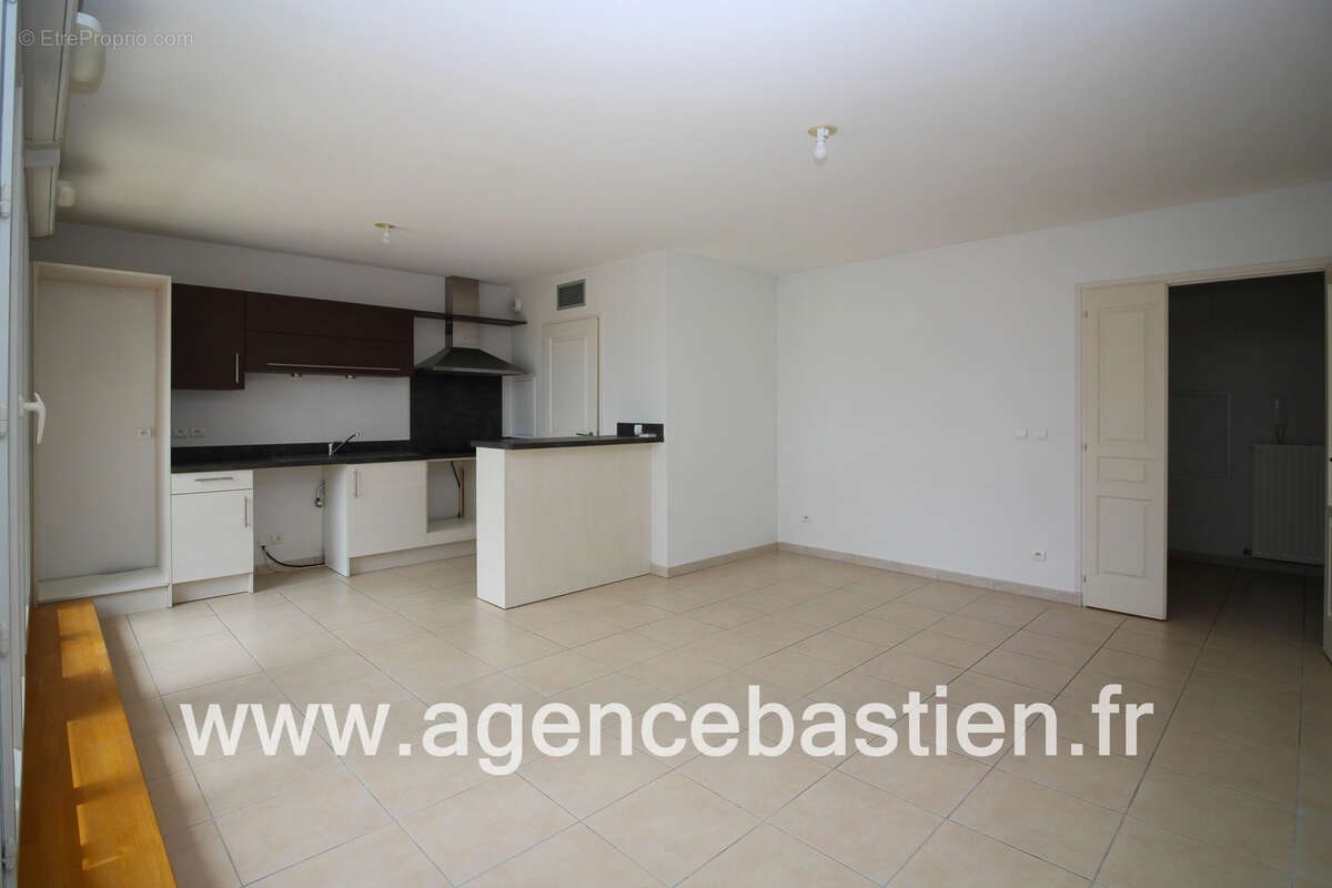 THOIRY   Appartement T4 - Dernier étage - proche centre ville - Exclusivité - photo 3