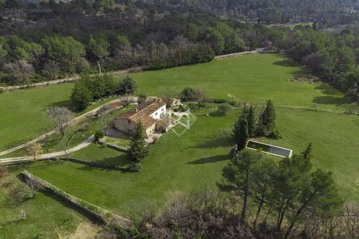 Maison à TOURRETTES