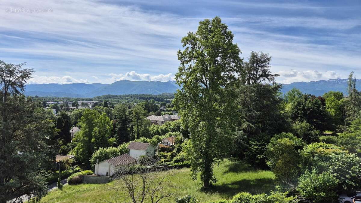 Appartement à NAY