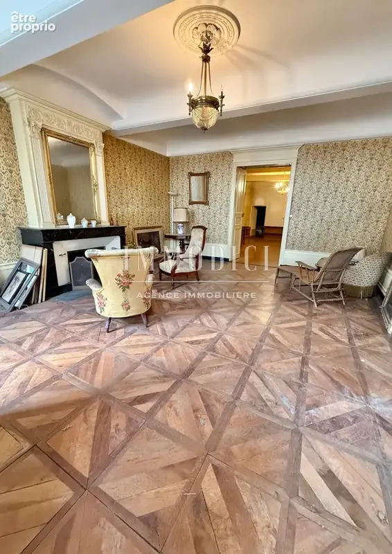 Demeure de caractère du XVIIᵉ siècle de 340 m2 avec cour et beau potentiel - photo 5