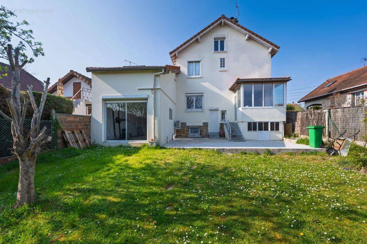 Maison à SAVIGNY-SUR-ORGE